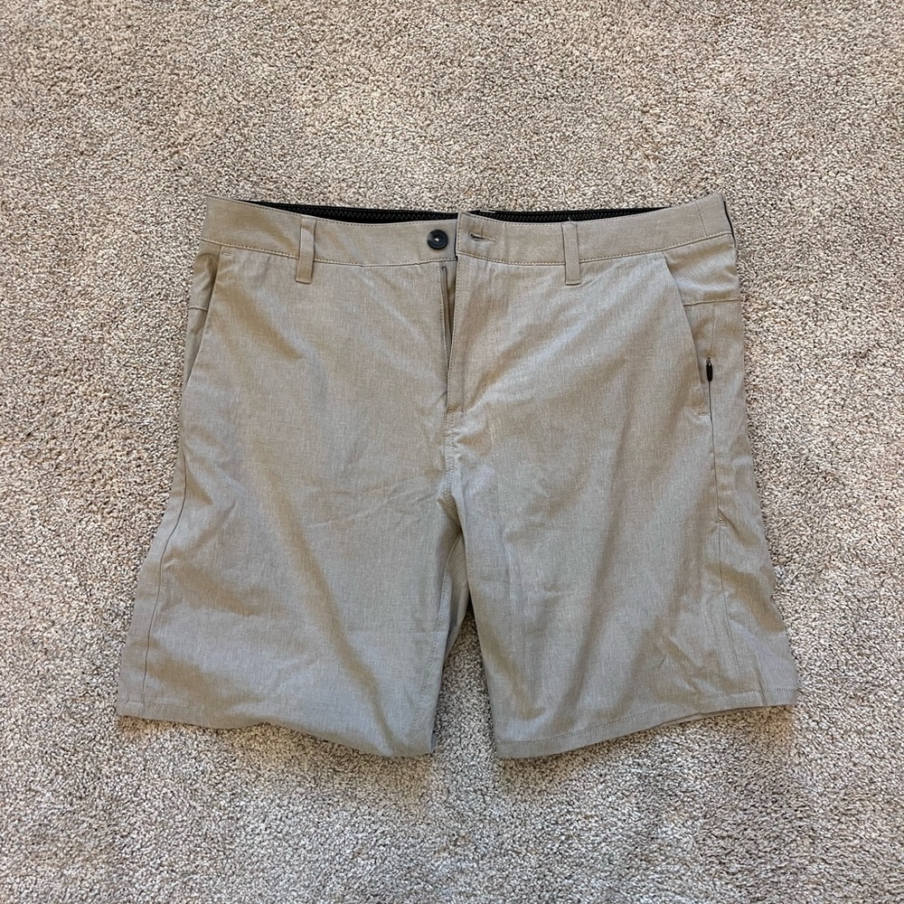 Mens Vuori Aim Khaki Shorts (32)
